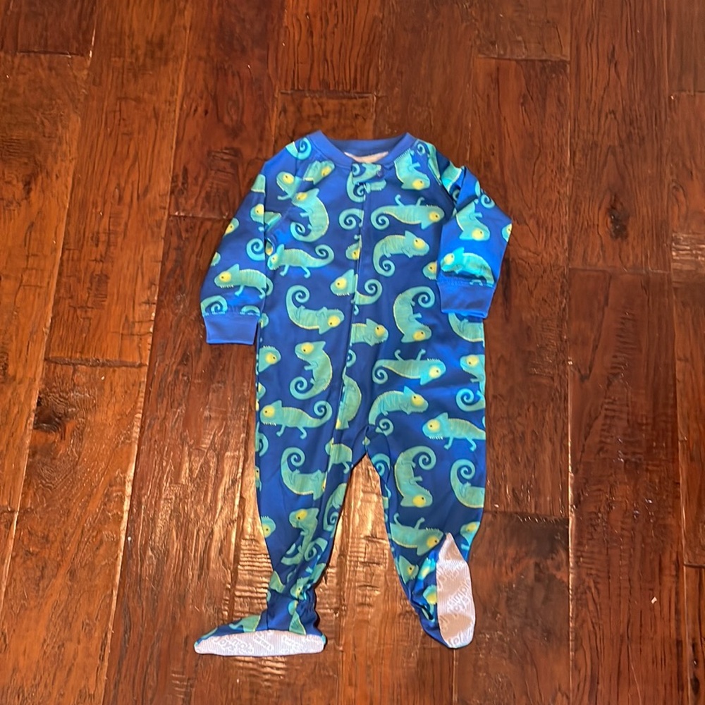 NWOT Carters footed pajamas size 12 months